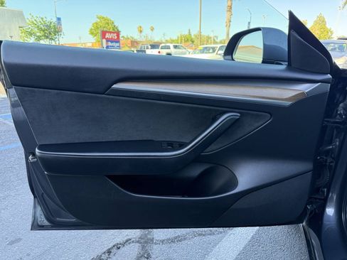 Used 2022 Tesla Model 3 Long Range AWD/4WD image 9