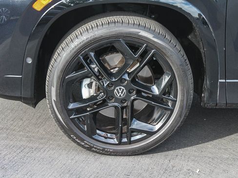 Used 2025 Volkswagen Tiguan SE R-Line AWD/4WD image 12