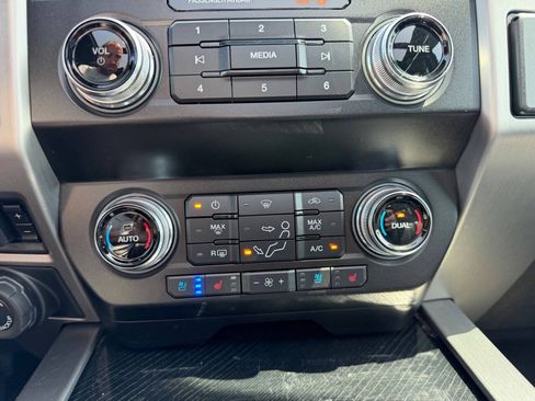 Used 2021 Ford F350 Platinum w/ Tremor Off-Road Package AWD/4WD image 13
