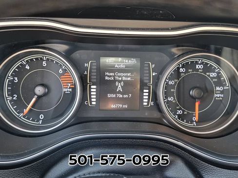 Used 2019 Jeep Cherokee Latitude Plus w/ Cold Weather Group AWD/4WD image 28