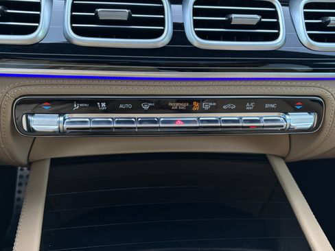 Used 2024 Mercedes-Benz GLS 580 4MATIC image 46