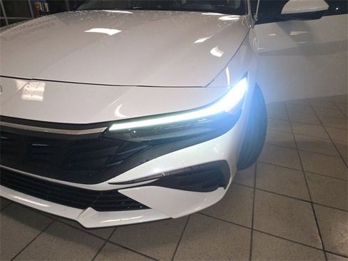 Used 2024 Hyundai Elantra SEL image 25