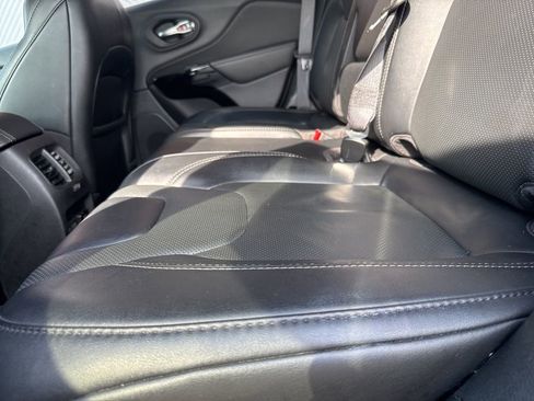 Used 2023 Jeep Cherokee Altitude Lux image 48