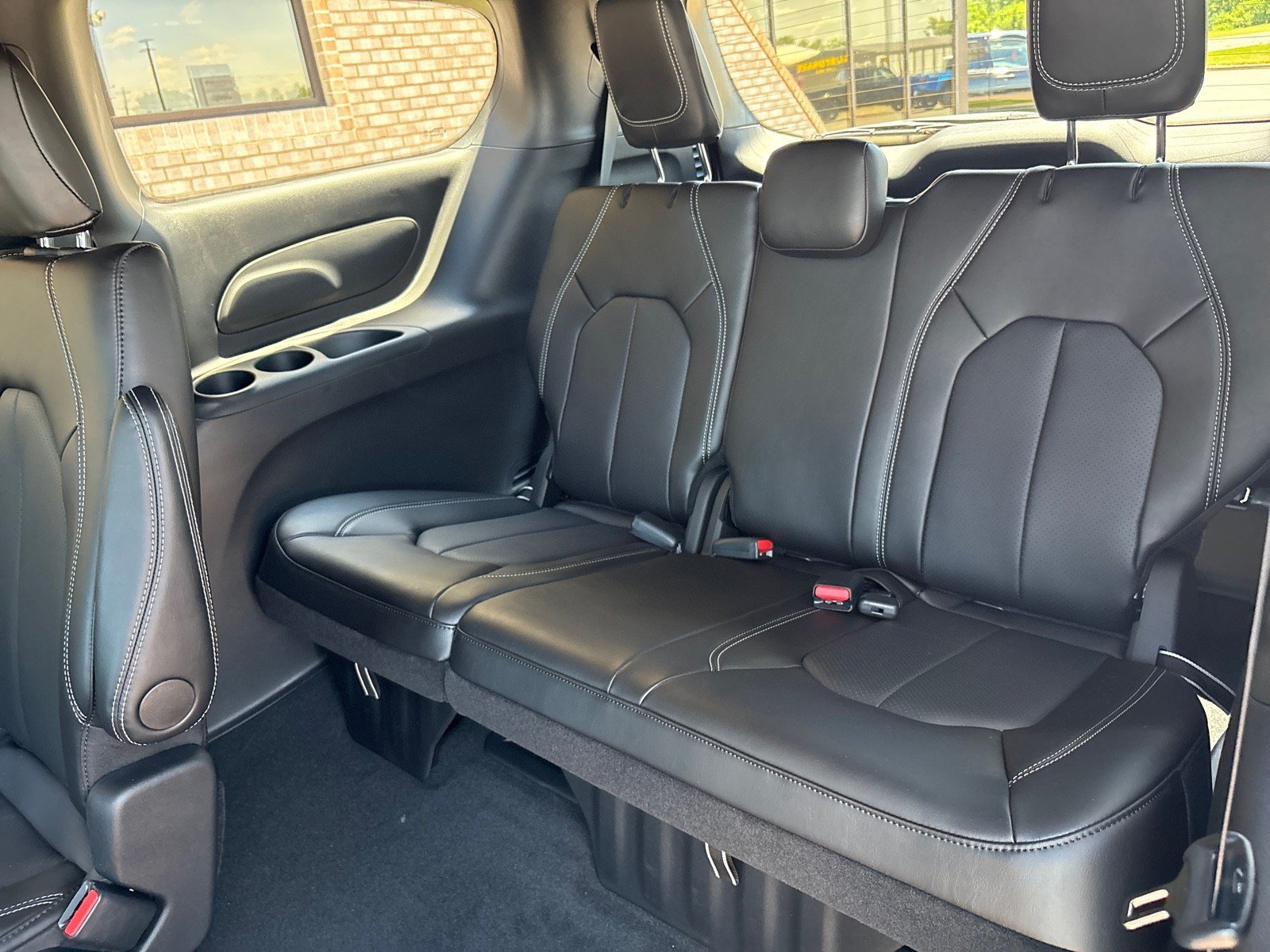 New 2027 Chrysler Pacifica Select FWD image 5