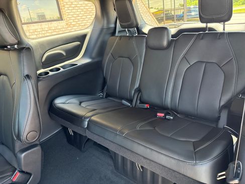 New 2027 Chrysler Pacifica Select FWD image 5