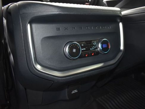 Used 2025 Ford Expedition Platinum w/ Stealth Performance Package image 36