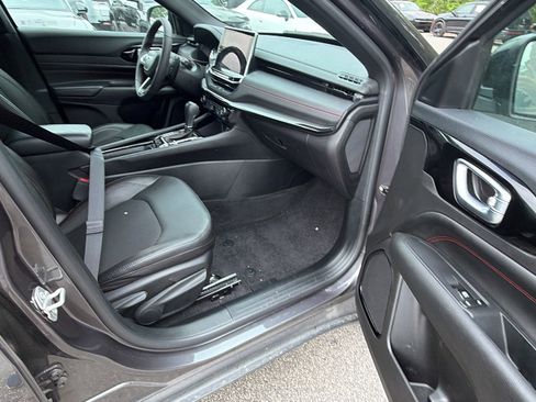 Used 2024 Jeep Compass Trailhawk AWD/4WD image 19