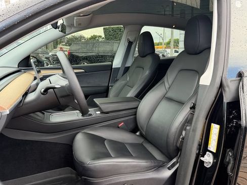 Used 2024 Tesla Model Y Performance AWD/4WD image 9