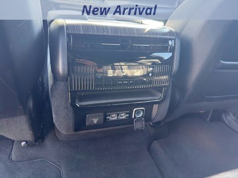 Used 2024 Jeep Wagoneer L Series II w/ Flexible Seating Group AWD/4WD image 7