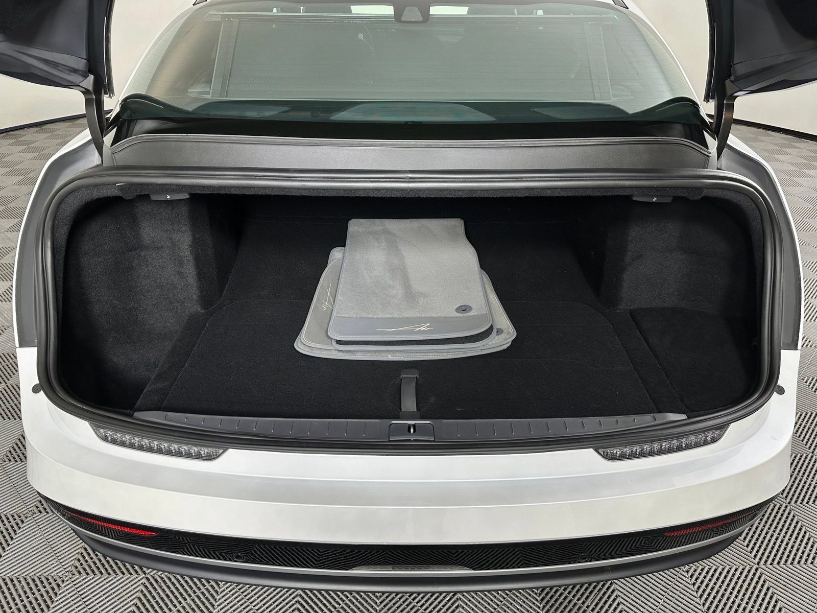 Used 2025 Lucid Air Touring AWD/4WD image 29