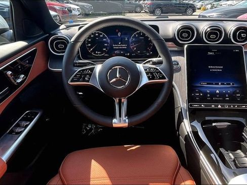 Used 2026 Mercedes-Benz C 300 4MATIC Sedan image 4