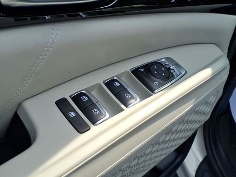 Used 2025 Kia Carnival SX Prestige FWD image 19