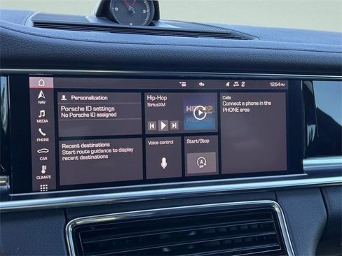 Used 2021 Porsche Panamera image 28