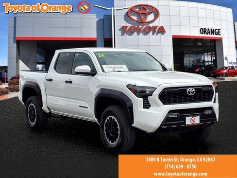 Certified 2024 Toyota Tacoma TRD Off-Road AWD/4WD image 1