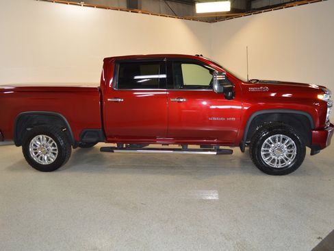 Used 2022 Chevrolet Silverado 2500 High Country w/ Technology Package AWD/4WD image 2