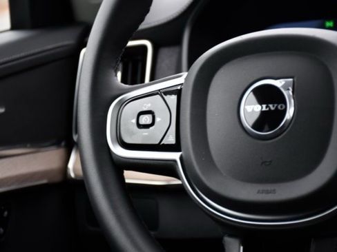 Certified 2025 Volvo XC90 B6 Plus image 20