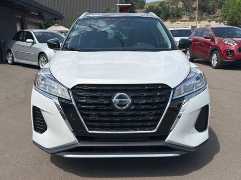 Used 2021 Nissan Kicks SV FWD image 2