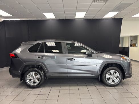 Used 2024 Toyota RAV4 XLE AWD/4WD image 2