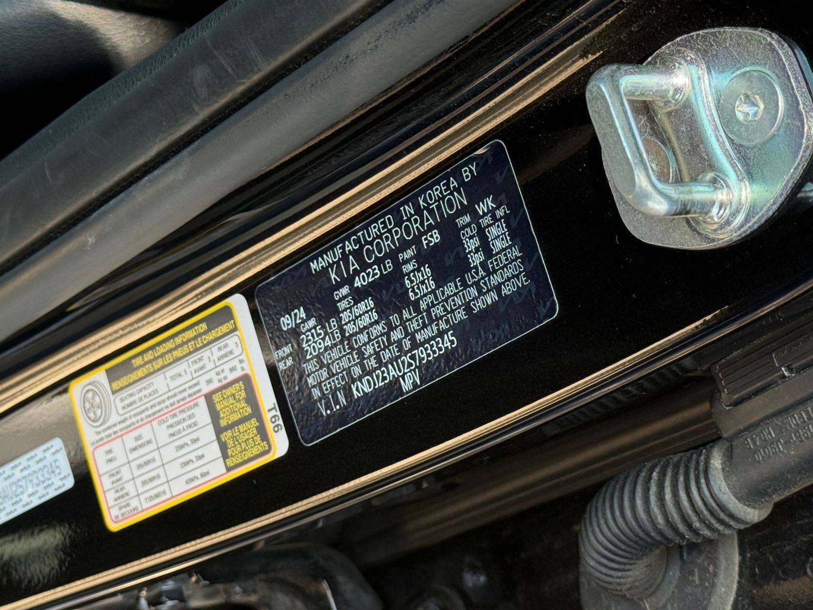 Used 2025 Kia Soul LX w/ LX Technology Package FWD image 28