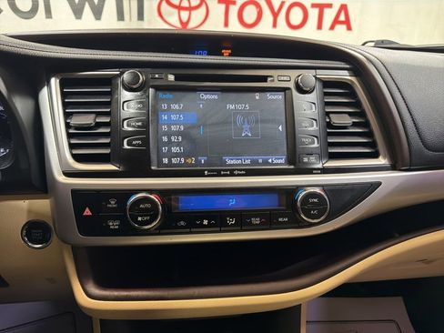 Used 2016 Toyota Highlander XLE AWD/4WD image 29