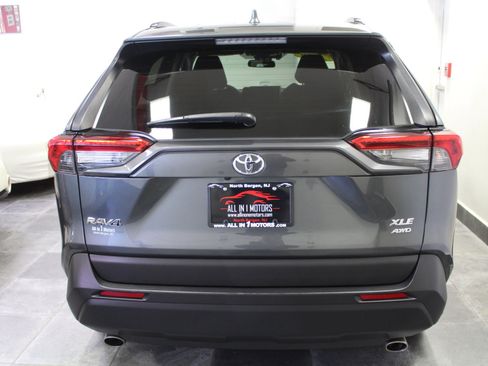 Used 2019 Toyota RAV4 XLE image 5