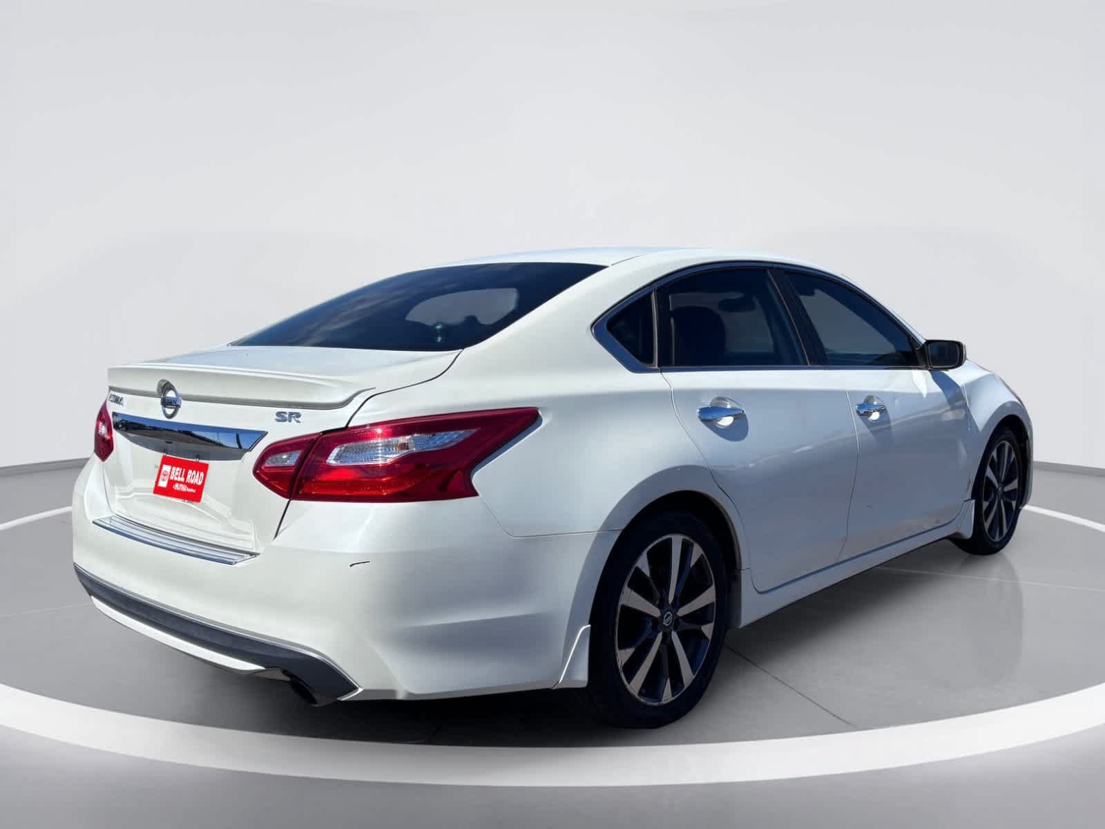 Used 2016 Nissan Altima 2.5 SR w/ LED Appearance Package FWD image 8