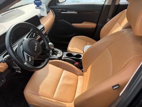 Used 2024 Kia Seltos EX AWD/4WD image 4