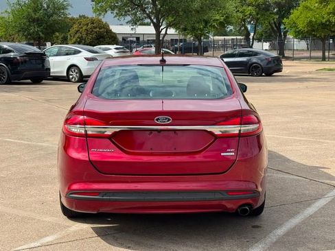 Used 2018 Ford Fusion SE w/ Fusion SE Technology Package image 5