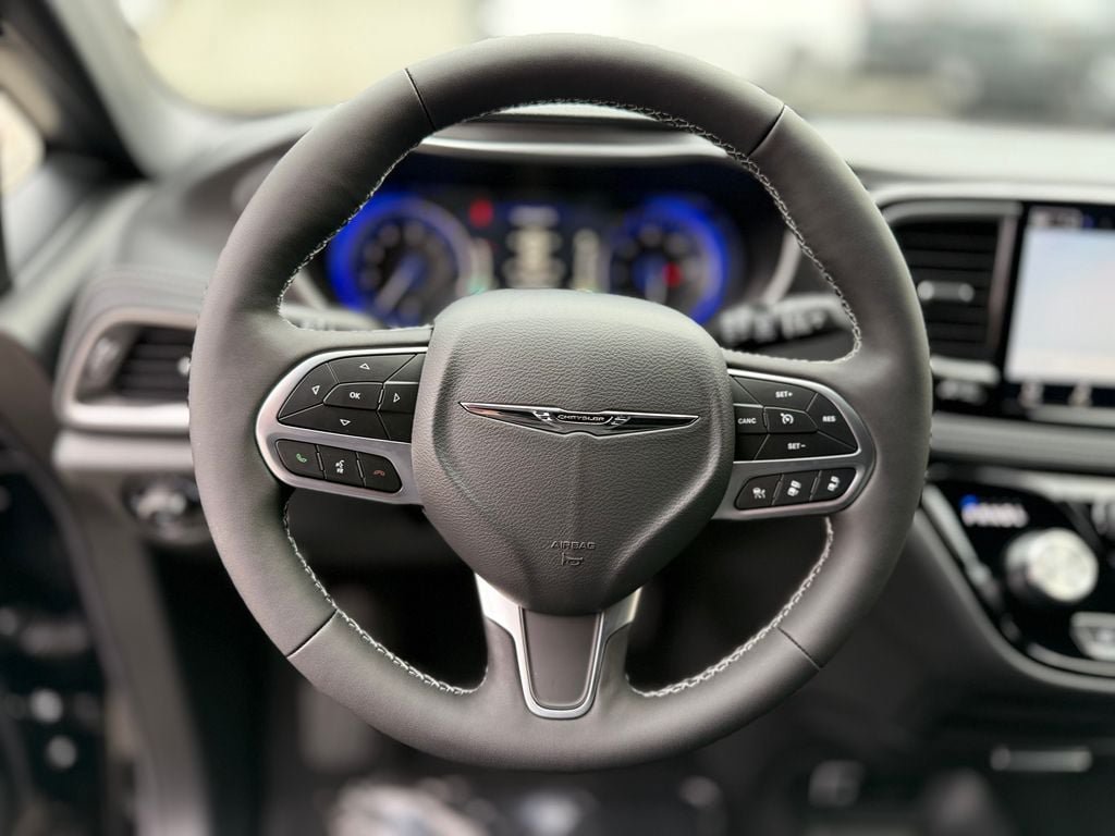 New 2026 Chrysler Pacifica Select AWD/4WD image 6