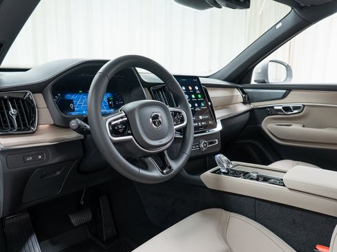 New 2026 Volvo XC90 T8 Plus w/ Protection Package Premier AWD/4WD image 12