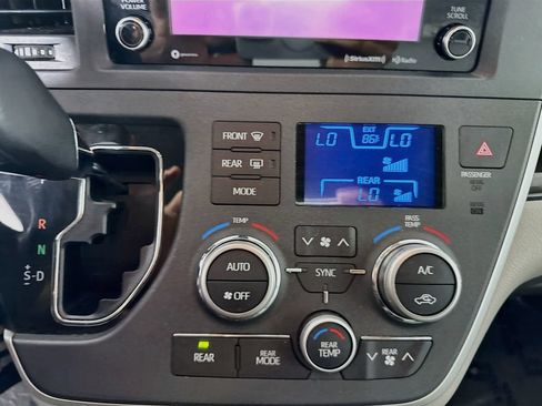 Used 2020 Toyota Sienna XLE FWD image 15