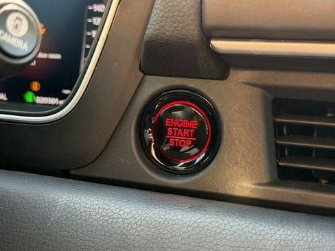 Used 2025 Honda Pilot Black Edition image 28