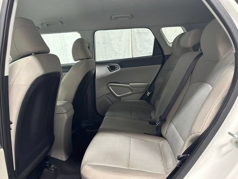 Used 2023 Kia Soul LX w/ LX Technology Package FWD image 46