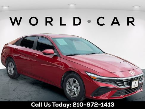 Used 2025 Hyundai Elantra SE FWD image 1
