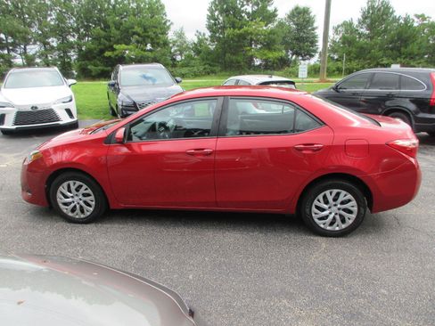 Used 2017 Toyota Corolla LE FWD image 9