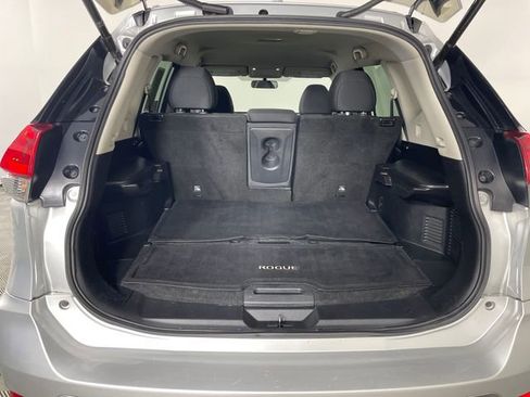 Used 2018 Nissan Rogue SV AWD/4WD image 18