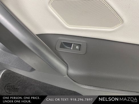 Used 2021 Volkswagen Tiguan SE w/ Panoramic Sunroof Package image 45