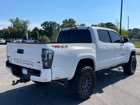 Used 2018 Toyota Tacoma TRD Sport AWD/4WD image 22