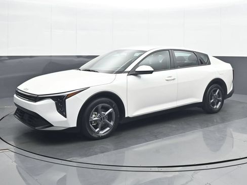 Used 2025 Kia K4 FWD image 2