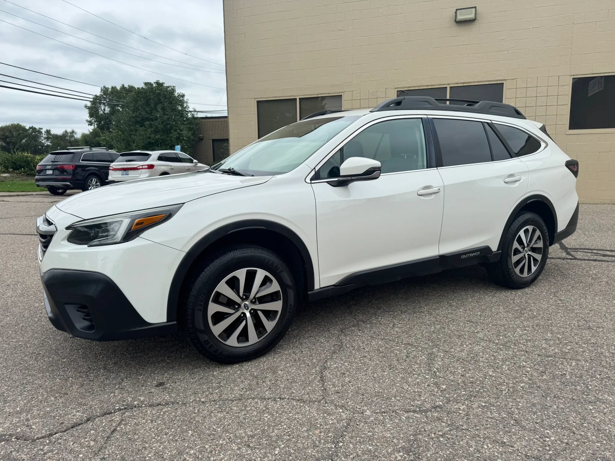 Used 2020 Subaru Outback Premium AWD/4WD image 4