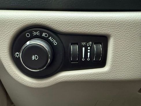 Used 2020 Chrysler Pacifica Limited image 13