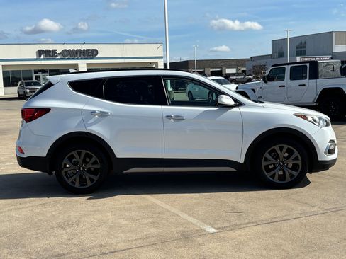 Used 2018 Hyundai Santa Fe Sport image 2