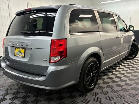 Used 2019 Dodge Grand Caravan SXT w/ Driver Convenience Group FWD image 4