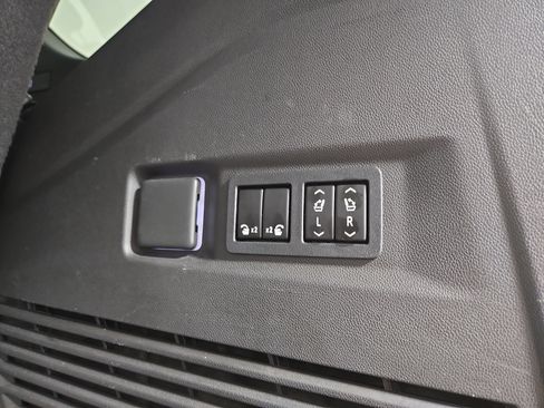 Used 2022 Chevrolet Tahoe RST w/ Luxury Package image 34