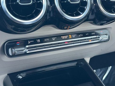 Used 2023 Mercedes-Benz GLB 250 4MATIC w/ Premium Package image 58