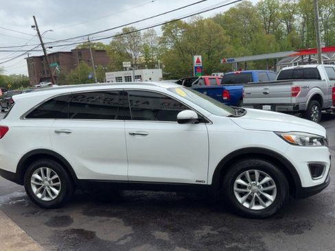 Used 2017 Kia Sorento AWD w/ LX Convenience Package image 5