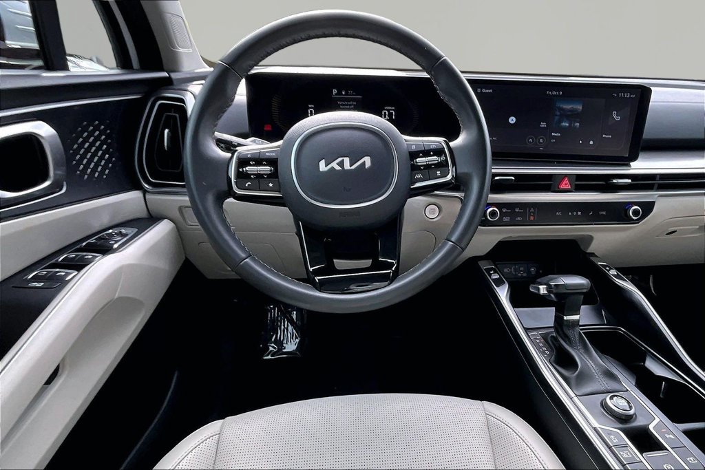 Used 2025 Kia Sorento S w/ Panoramic Sunroof Package FWD image 8