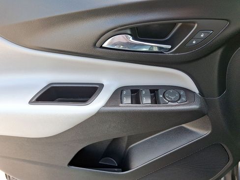 Used 2022 Chevrolet Equinox LT FWD image 10