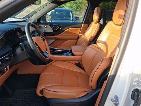 Certified 2023 Lincoln Aviator Black Label w/ Class IV Trailer Tow Package AWD/4WD image 12