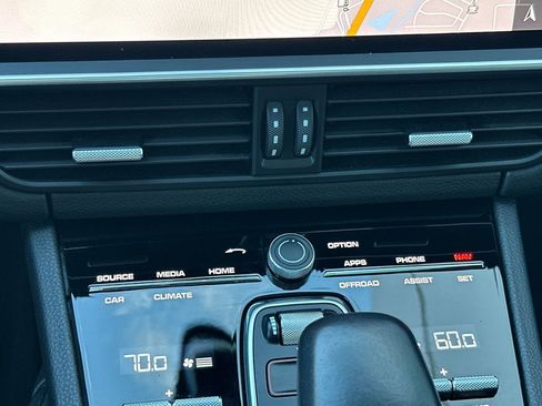 Used 2021 Porsche Cayenne Coupe image 25